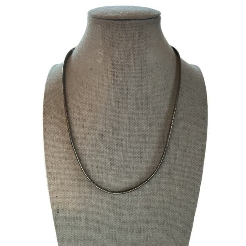 Vintage Silver-Toned Herringbone Chain Necklace Unisex Elegant Classic